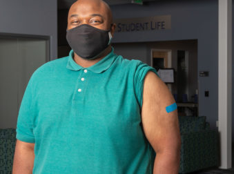 Why I'm Vaccinated (Librarian Che Gant)